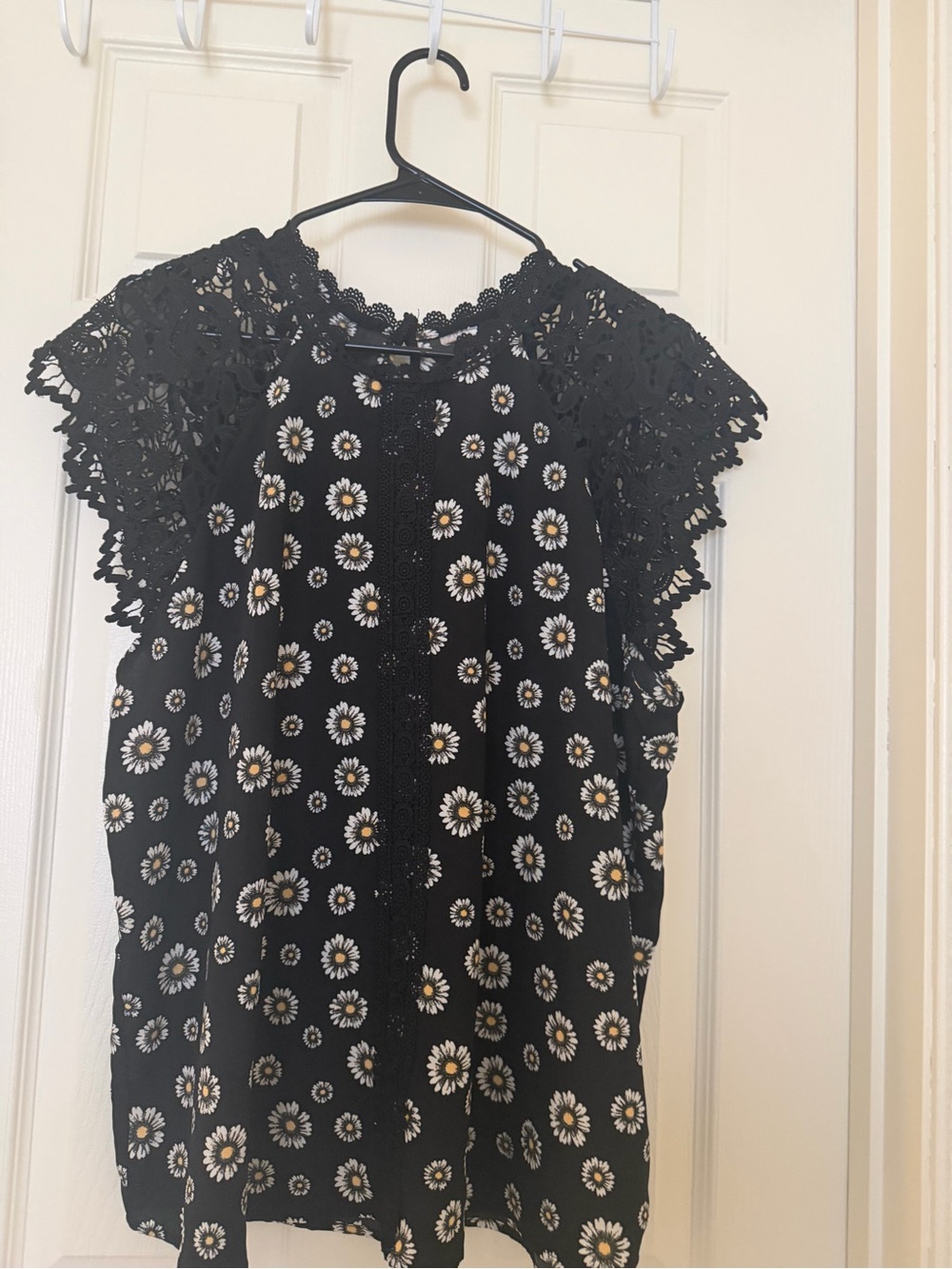 Black Daisy Print Lace Sleeve Women's Top